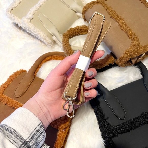 Crossbody bag - Picture 3 of 5